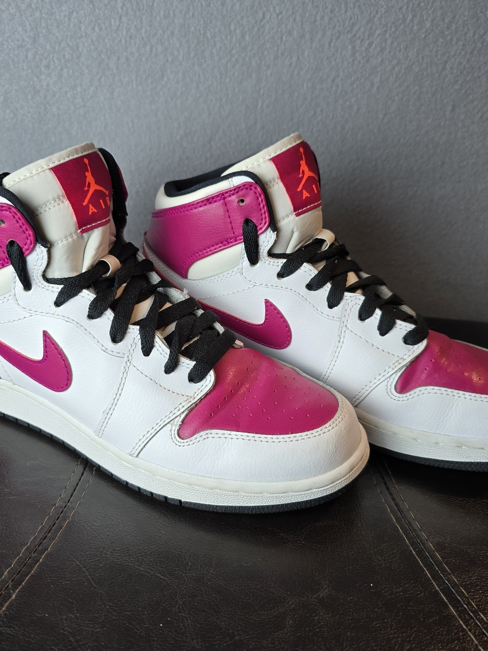 Air Jordan 1 Mid Girl's Sneakers - White & Pink